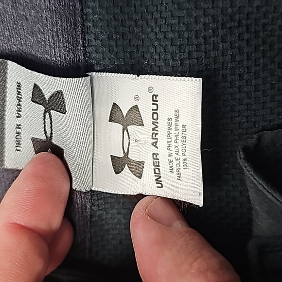 UNDER Armour XL black and gray zip up jacket - Picture 6 of 6